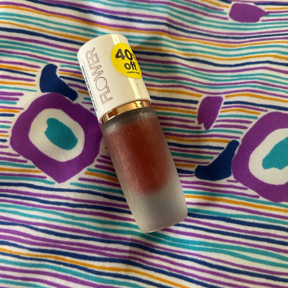 Soft matte lip color in GARNET
